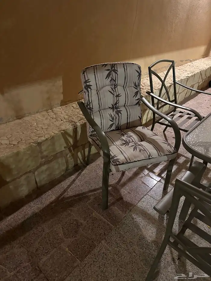 كراسي ساكو وطاوله 2