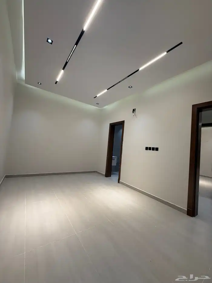 دور ارضي فاخر للبيع بحي الصفا 13