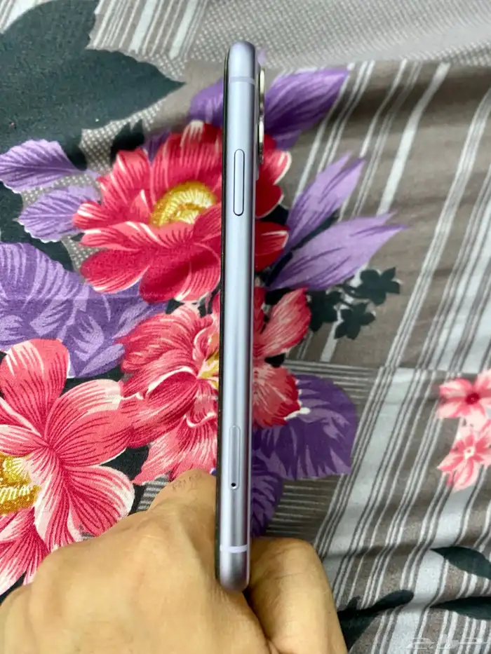 ايفون 11 عادي 128 جيجا بطاريه 83 3