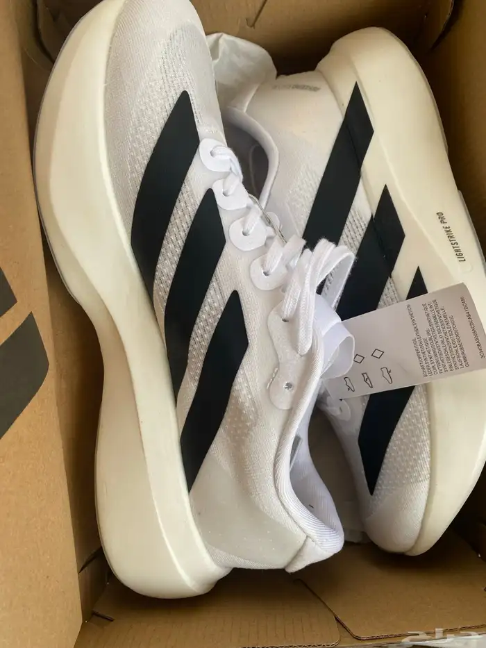 ياشباب الشتاء   على الأبواب وعرض خيالي حذاء رياضي جديد 1