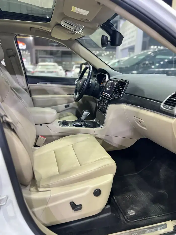 جيب شروكي 2021 فل كامل ماشي 75 الف قمه بالنظافه 12