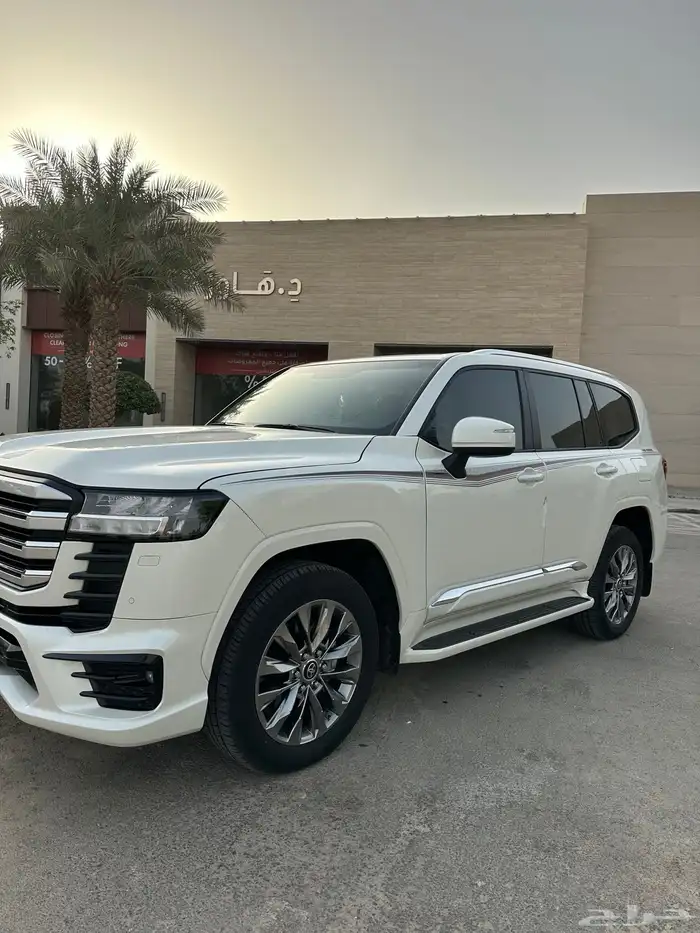 جيب لاندكروزر GXR بريمي 2023 3