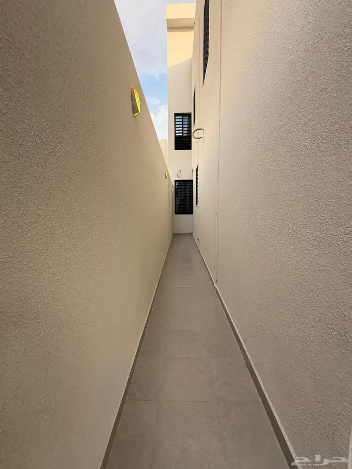 للبيع روف علوي بملحق وشقه ارضيه ببايكة سيارة ف احد رفيده. 5