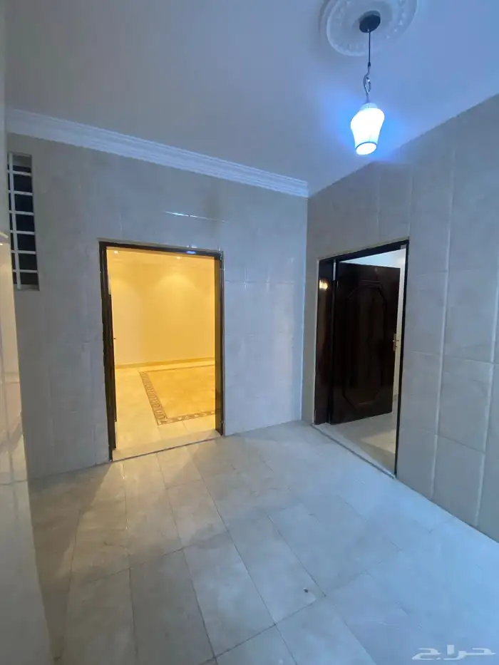 للايجار- ابها - المنسك - شقة مستقله دور ارضي 5 غرف 2