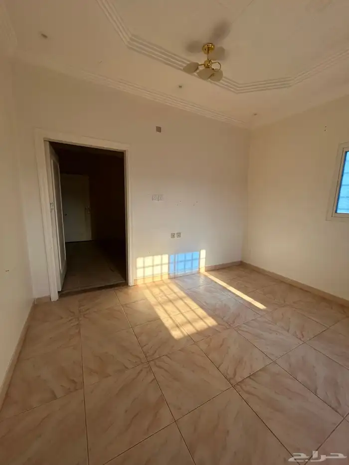 للإيجار دور في فيلا حي الملك فيصل 14