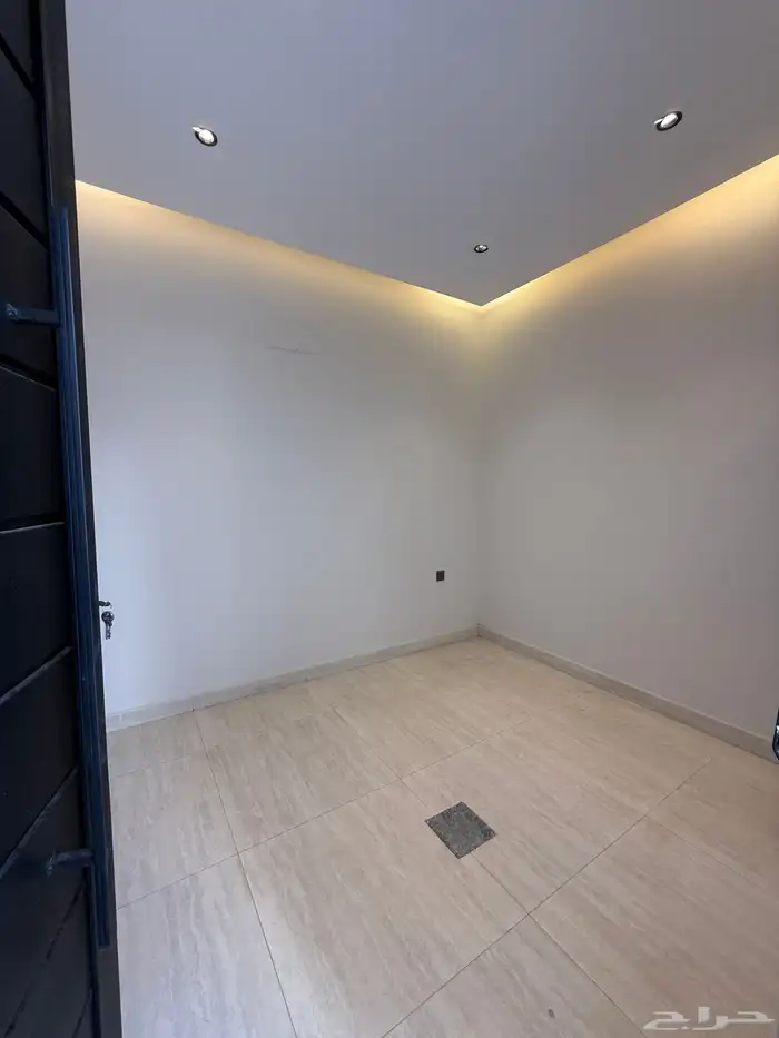 للبيع شقه ارضيه ببايكة سيارة حي المصيف مقابل نادي ضمك 5