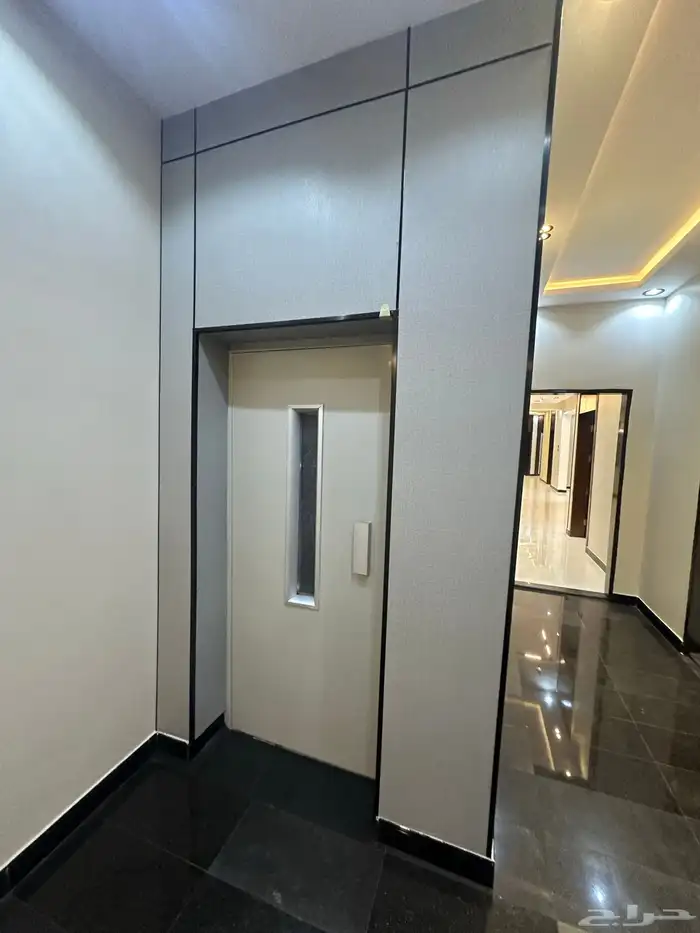 للبيع روفات علوية مودرن بموقع مميز 9 غرف شرق الخميس 1