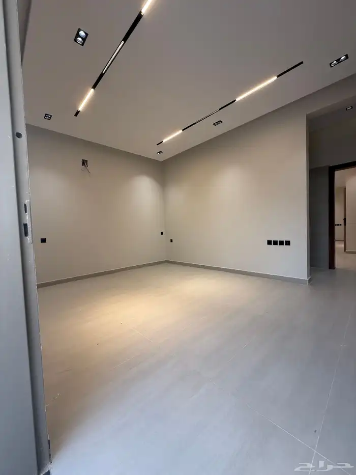 دور ارضي فاخر للبيع بحي الصفا 4