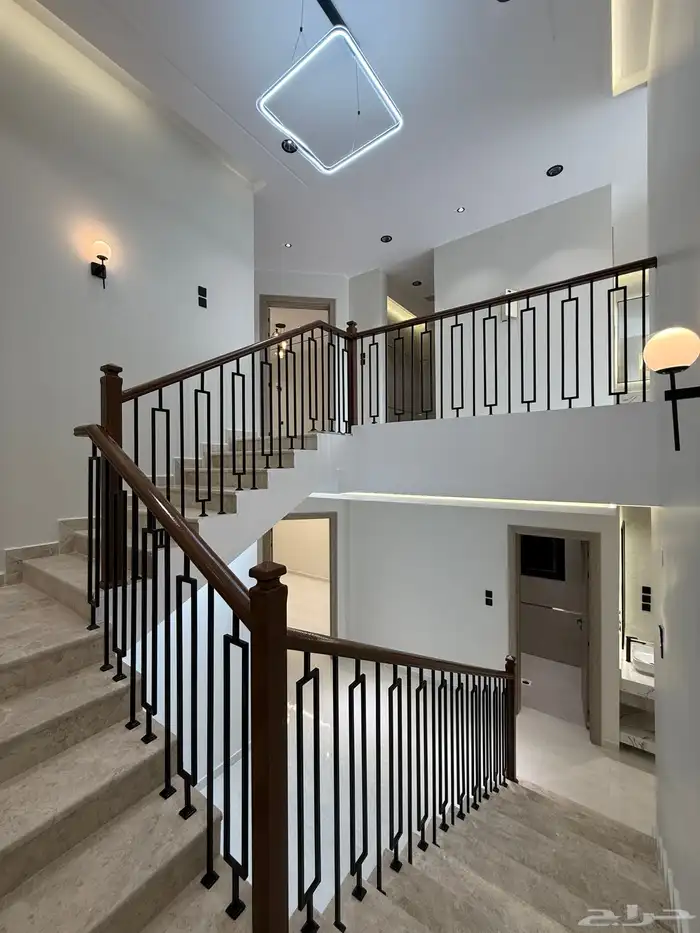 للبيع روف علوي بملحق وشقه ارضيه ببايكة سيارة ف احد رفيده. 39