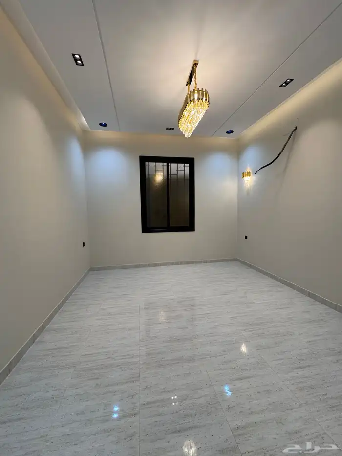 للبيع شقه 6 غرف vip مع سطح من 500 الف حى دره الموسى 12