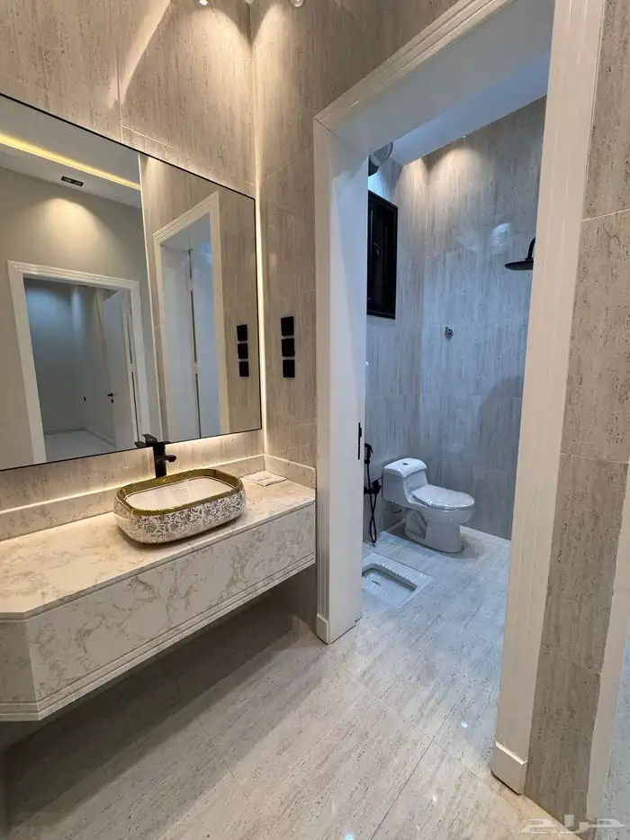 للبيع شقه 6 غرف vip مع سطح من 500 الف حى دره الموسى 16