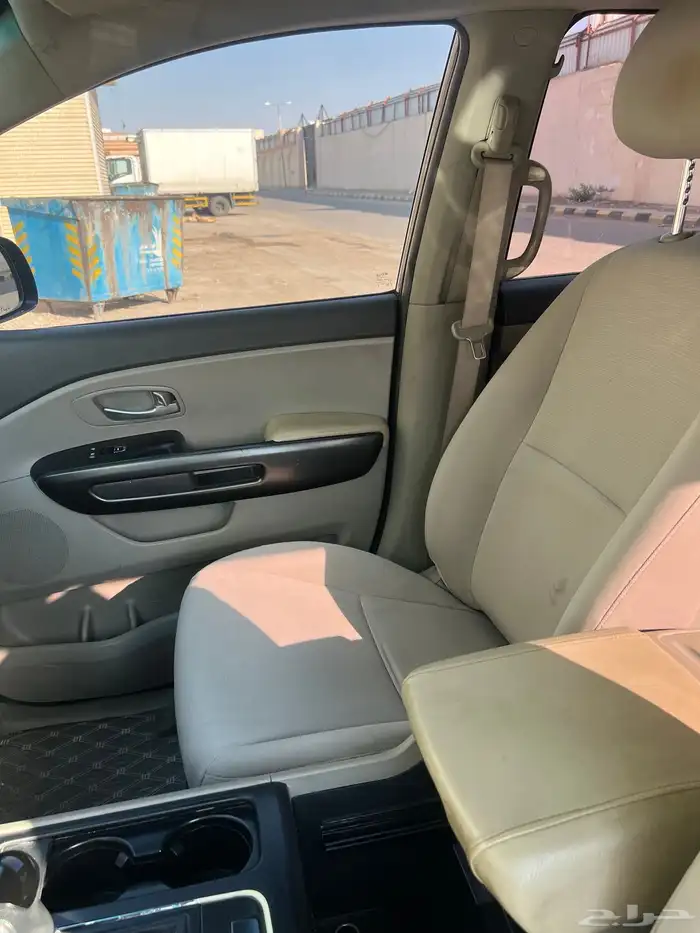 كيا كارنيفال 8