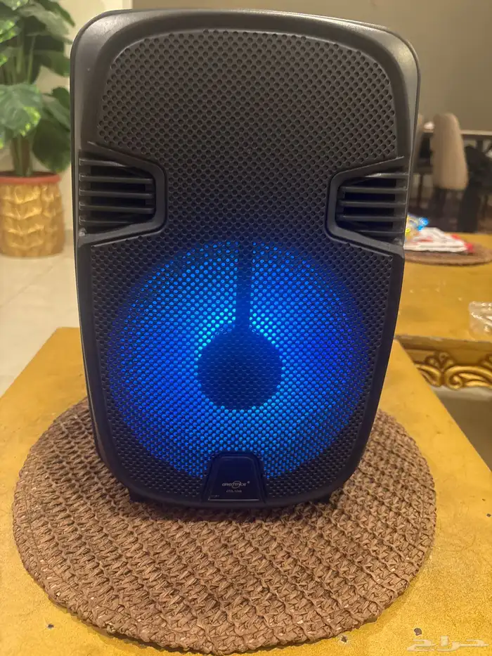 سماعه شغله ونضيفه صوت فيه عالي مره 0