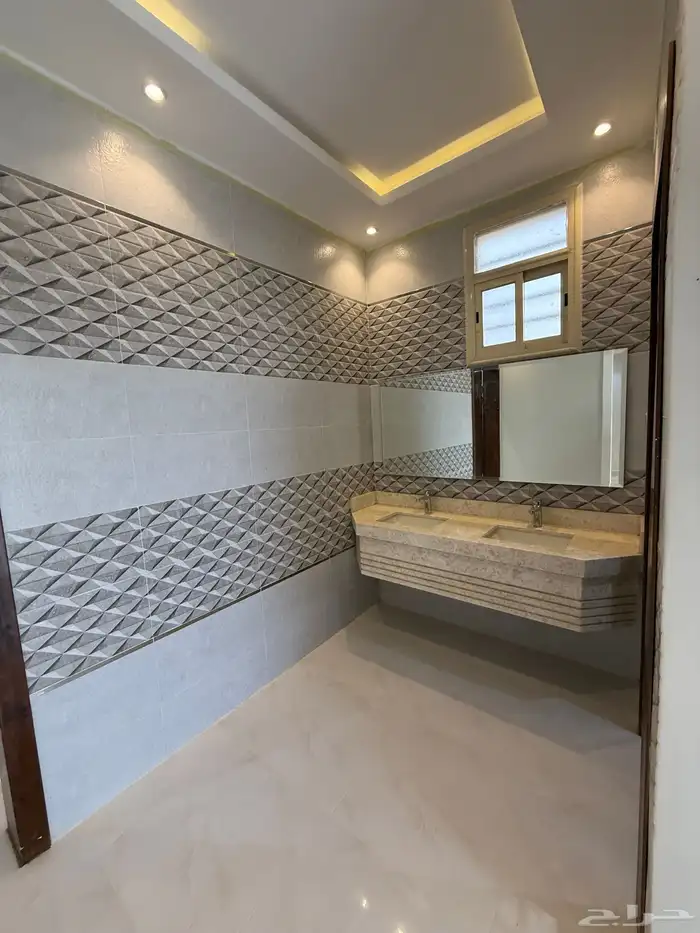 للبيع فيلا دورين وملحق بمسبح ومشب شمال خميس مشيط 850الف 6