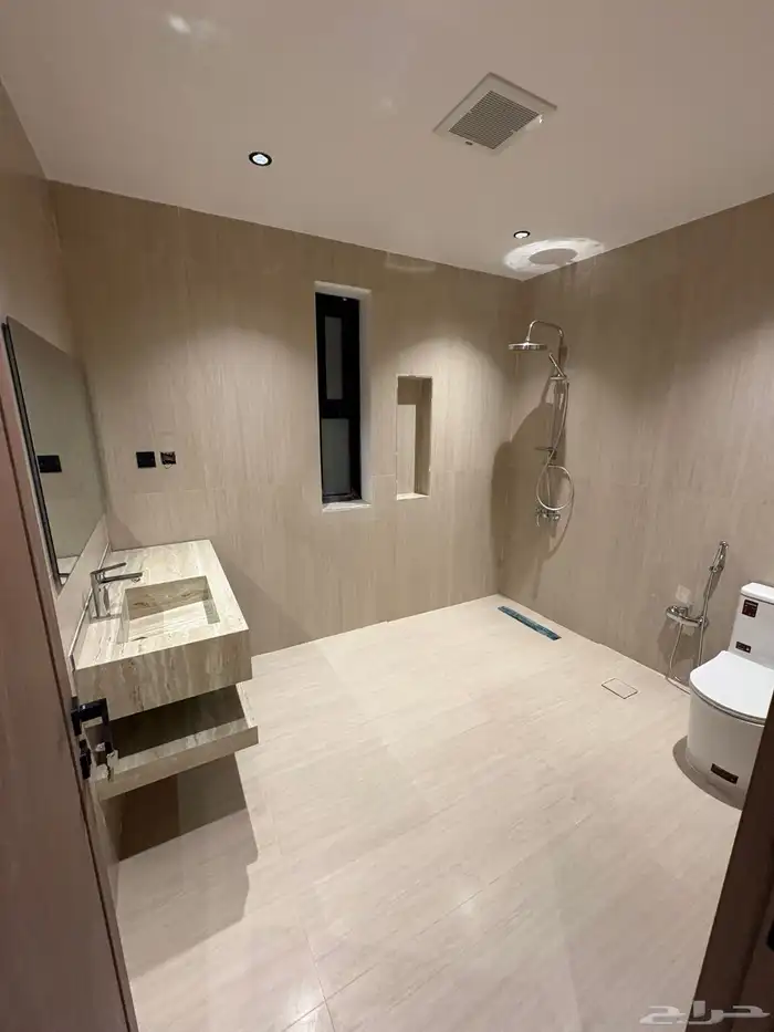 للبيع فيلا في الخبر العزيزية حي الصواري 9