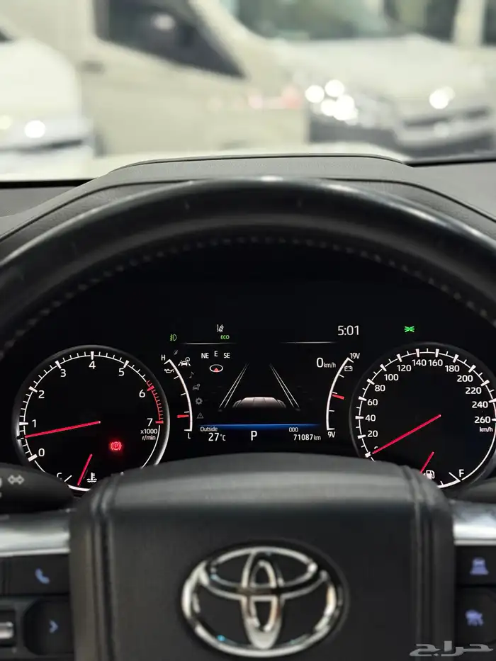 تويوتا لاندكروزر 2023 VX.R بنزين عداد 71 الف فقط 21