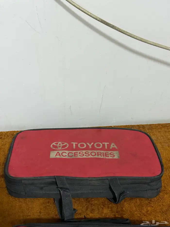 شنطه تويوتا الحمرا عدد 2 نضيفه للبيع حقيبه تويوتا 2