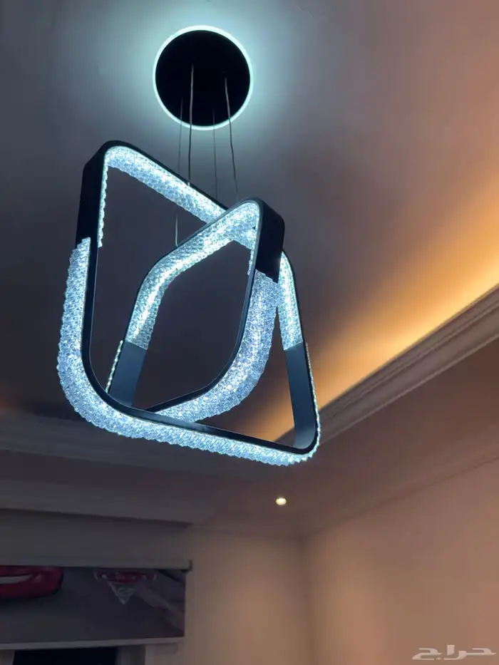 ثريات موديرن تعتبر جديدة تشتغل بثلاث إضاءات أبيض وأصفر وشمس 5