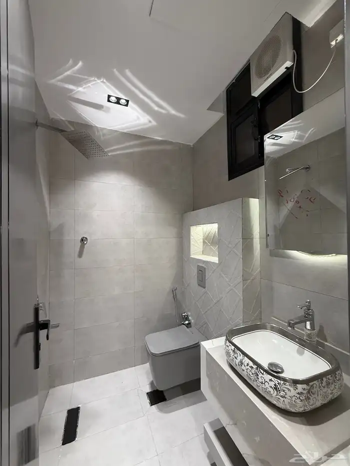 للبيع دور ثاني 6 غرف بأبها- قرب منتزة المطار بسعر 550 الف 25