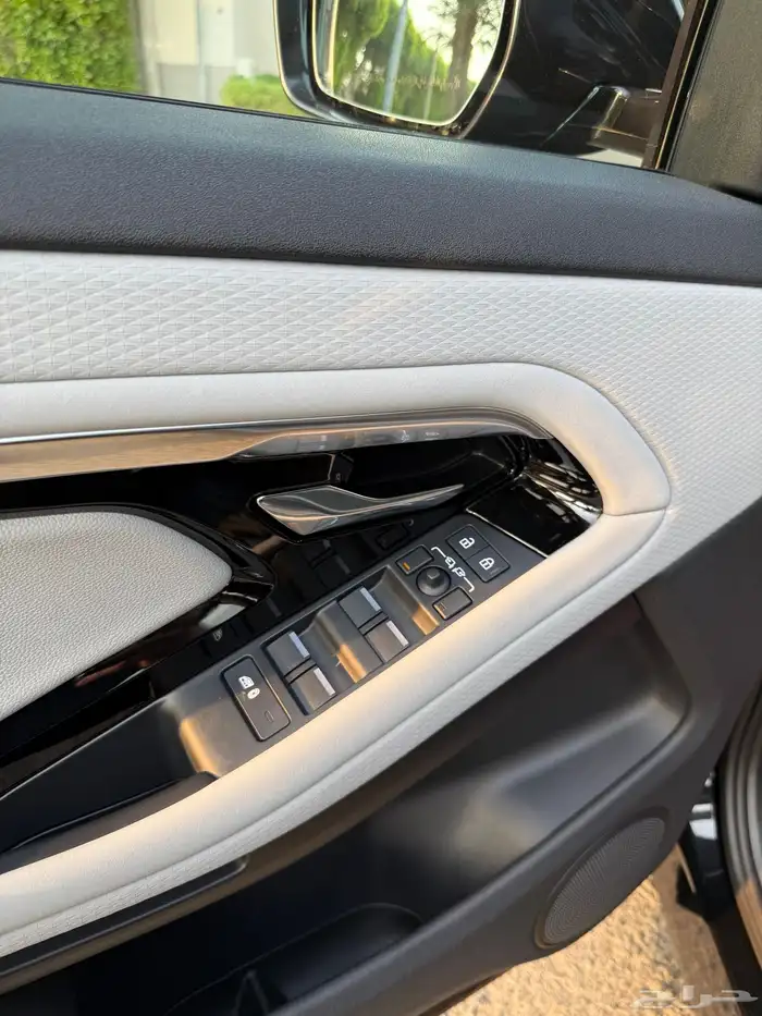 لاند روفر ايفوك R-Dynamic ممشى 800 كيلو 2023 25