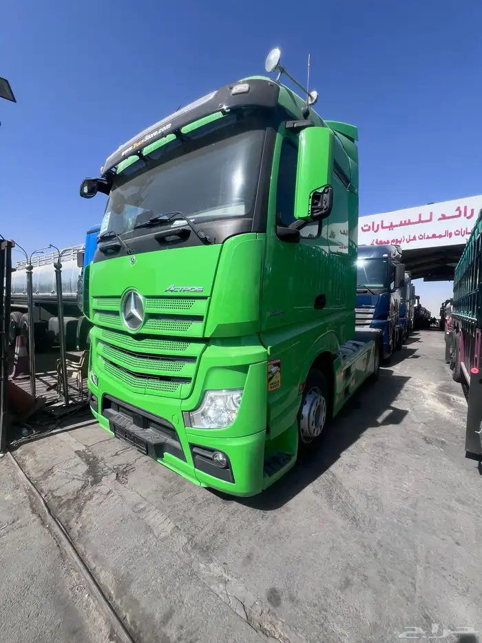 حراج معرض رائد للسيارات والشاحنات والمعدات كل يوم جمعه 2