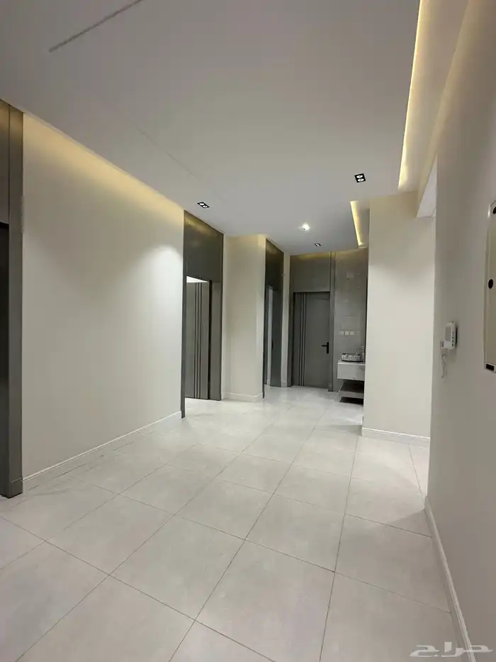 بالقرب من المطار شقة علوية للبيع 245 متر ببلكونة سعر مناسب 4