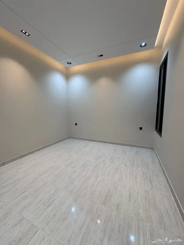 للبيع شقه 6 غرف vip مع سطح من 500 الف حى دره الموسى 19