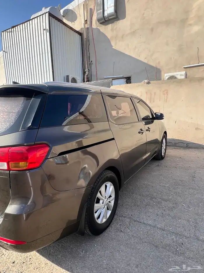 كيا كارنيفال 15