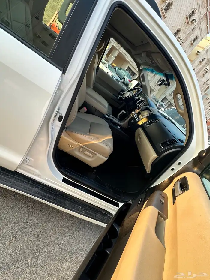 تويوتا اسكويا 2013 ابيض ليمتد دبل فل كامل اعلى مواصفات 3