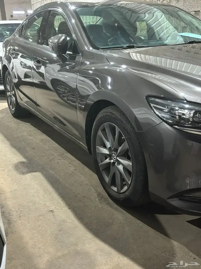 مازدا موديل 2023 رمادي معدني استاندر 3