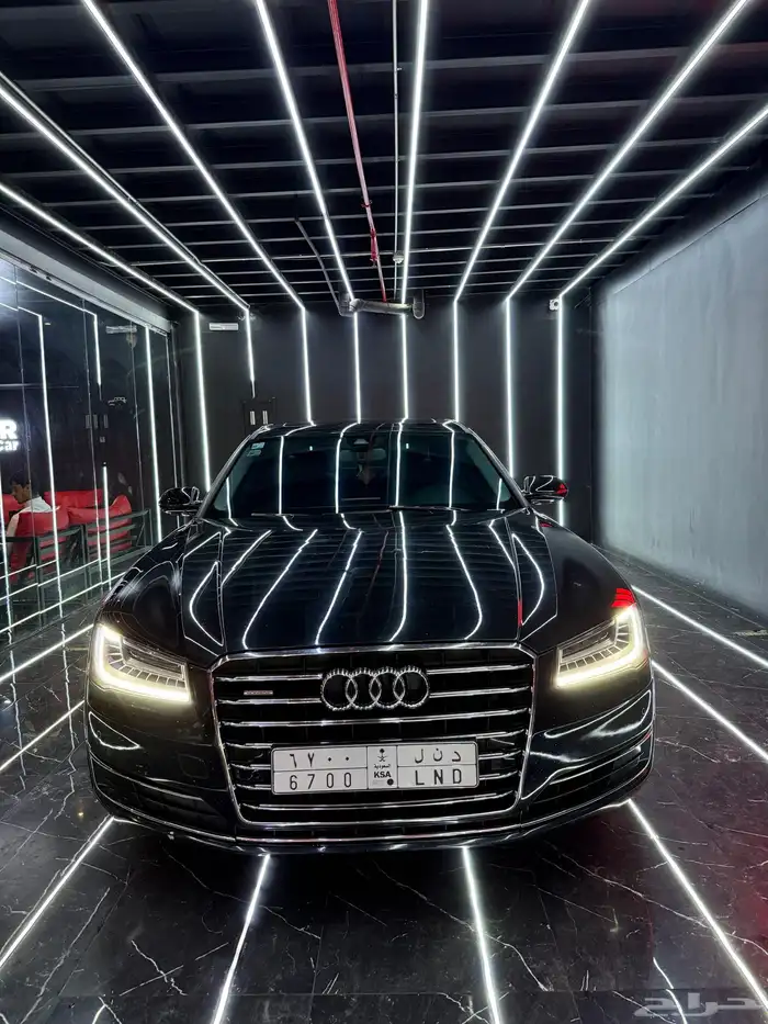 للبيع اودي A8موديل 2016اللون اسود قمه في النطافه 0