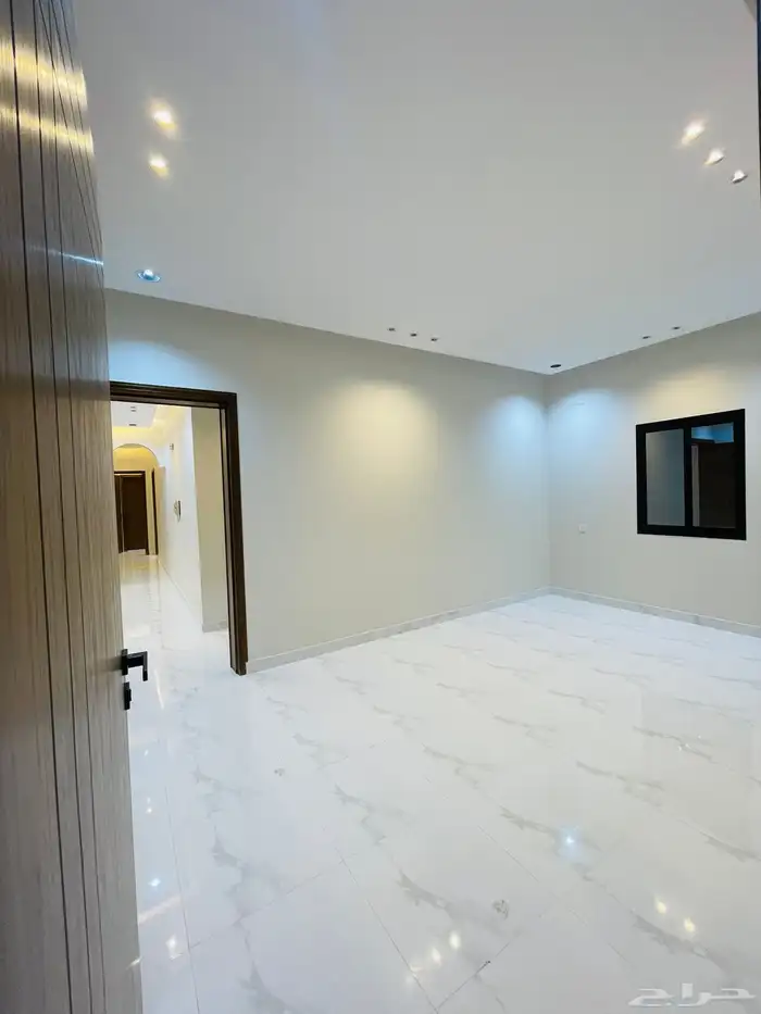 للبيع ادوار ارضي بحوش مدخل سيارة من 550 الف شمال الخميس 10