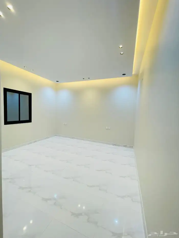 للبيع ادوار ارضي بحوش مدخل سيارة من 550 الف شمال الخميس 17