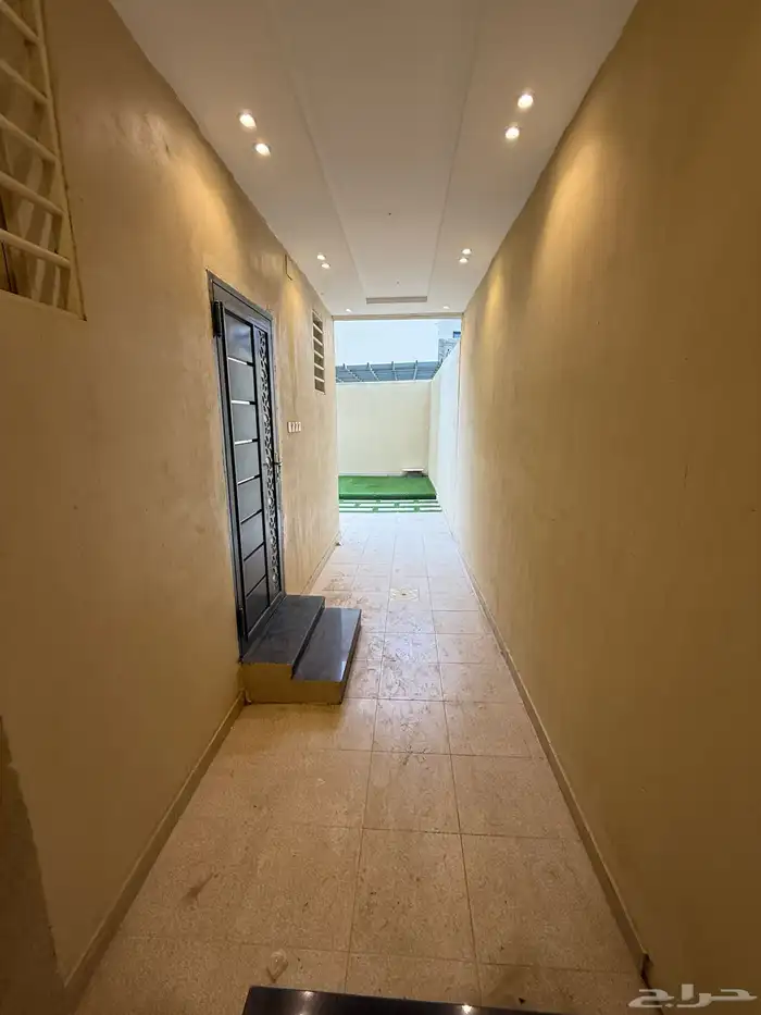 للبيع فيلا دورين وملحق بمسبح ومشب شمال خميس مشيط 850الف 11