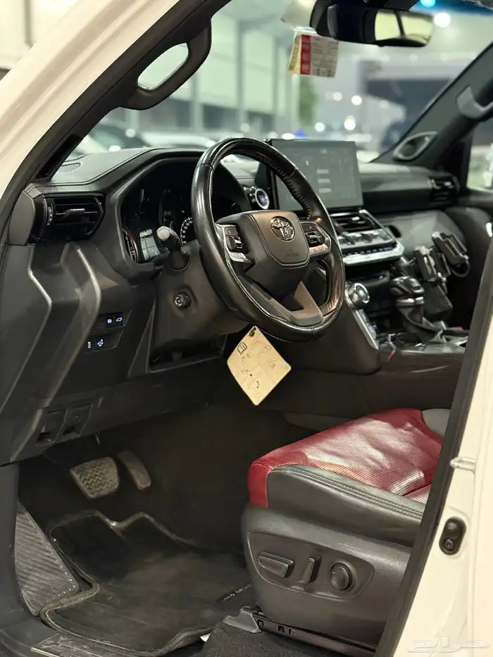 تويوتا لاندكروزر 2023 VX.R بنزين عداد 71 الف فقط 13