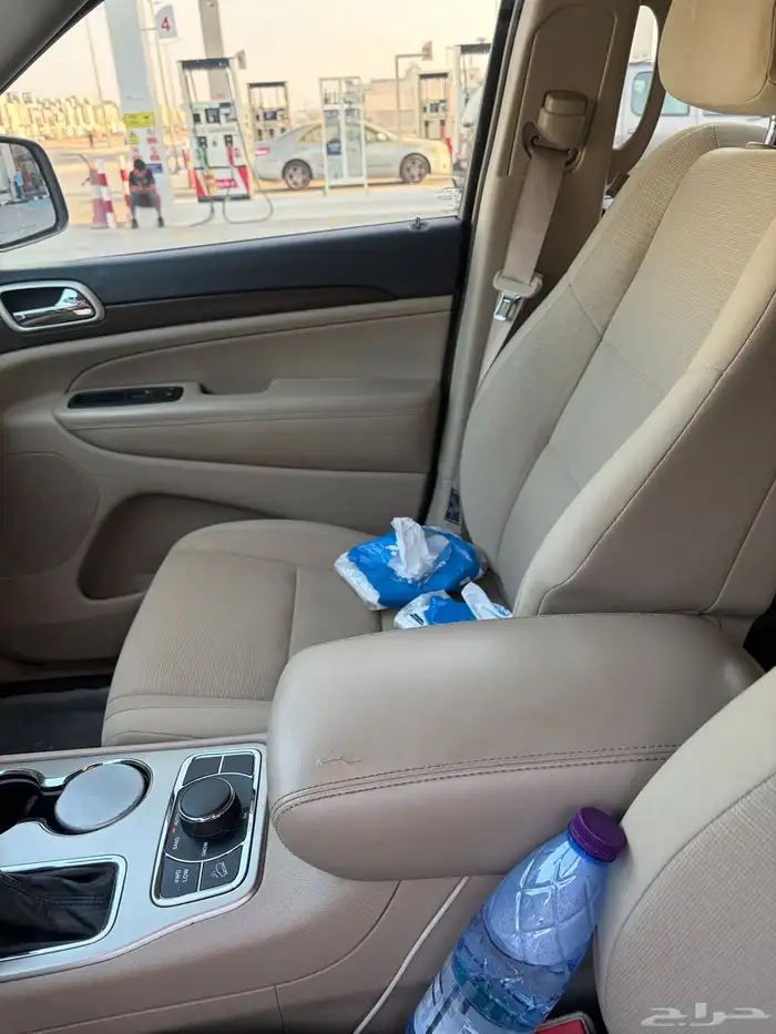 جيب جراند شيروكي لاريدو 2017 للبيع كل شي وكالة 12