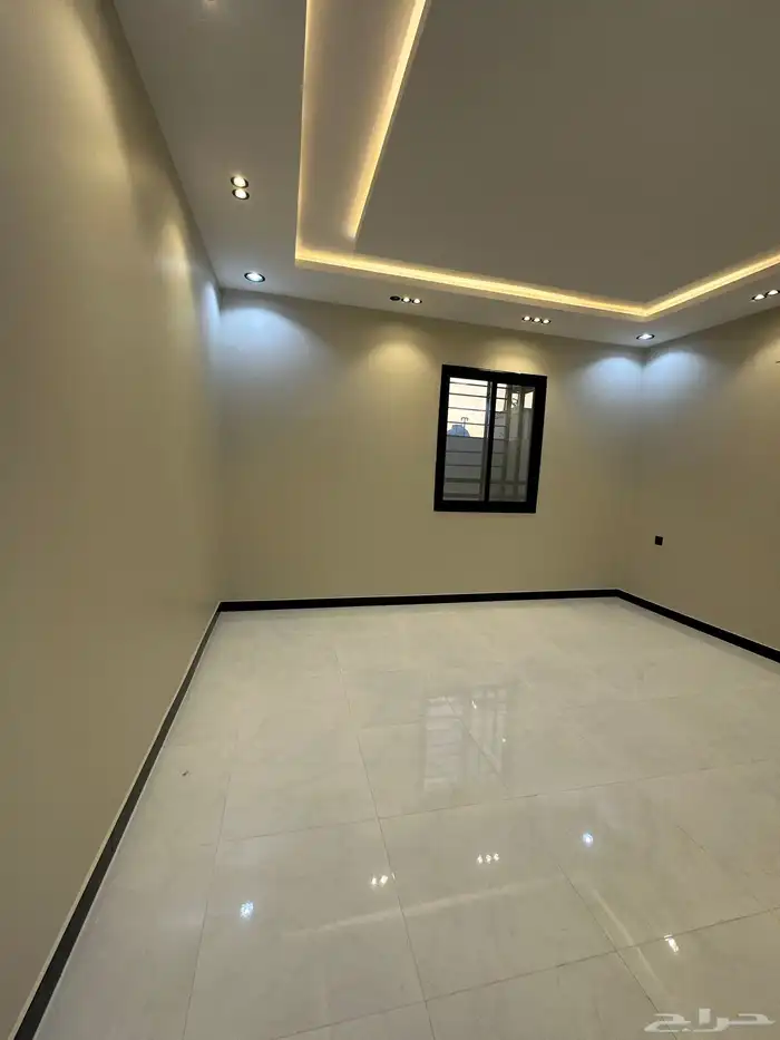 للبيع روفات علوية مودرن بموقع مميز 9 غرف شرق الخميس 19