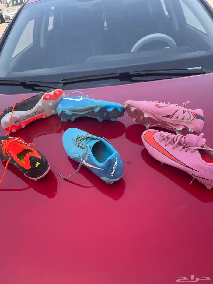 حذاء كرة قدم اصلي للبيع جميعها من نايك وأديداس نضيفة  . 3