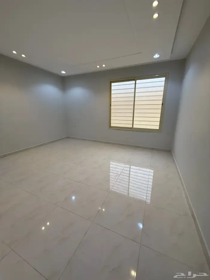 للبيع فيلا دورين وملحق بمسبح ومشب شمال خميس مشيط 850الف 23