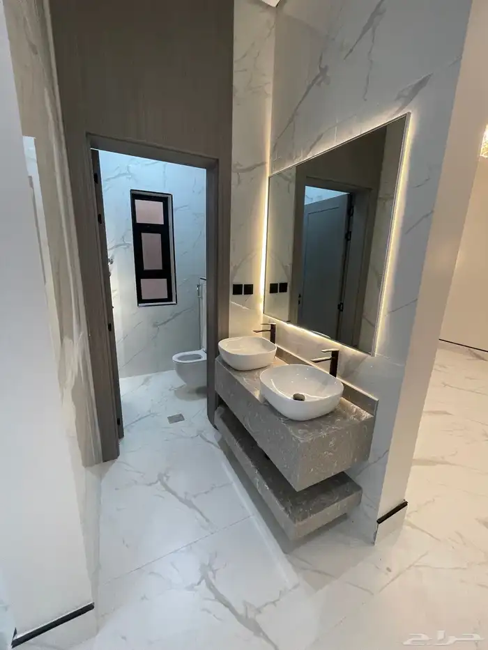 فيلا مع شقة للبيع حي العروبه 7