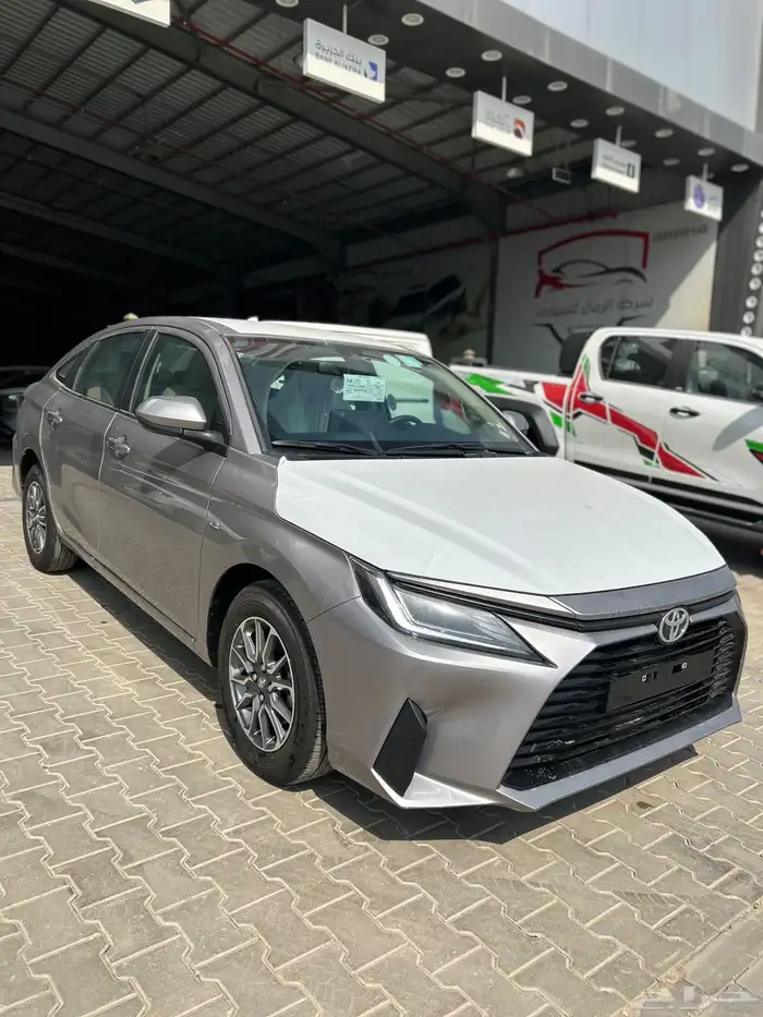 تويوتا   يارس لمتدد 2026 بنزين فضي 59800 شامل الضريبة 1