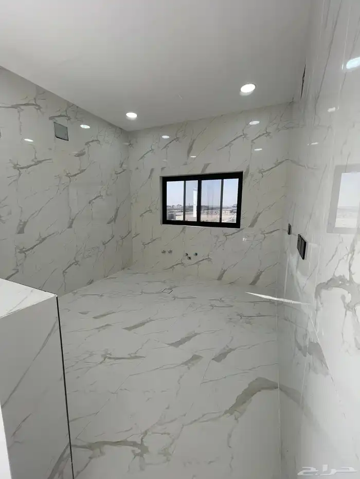 فيلا مع شقة للبيع حي العروبه 10