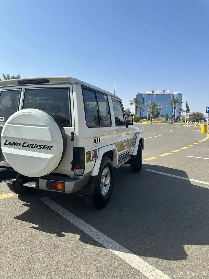 للبيع جيب تويوتا ربع رفرف ونش 4