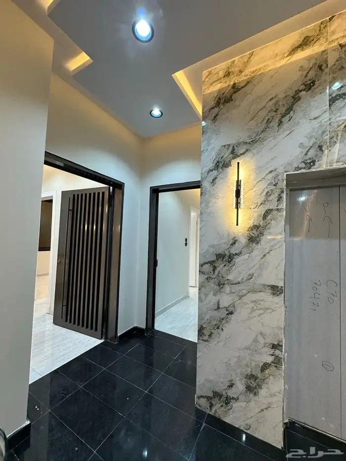 البيع ادوار علوية بمساحة 245 متر بموقع مميز شرق الخميس 1