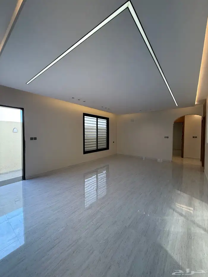 للبيع دور أرضي فخم 6غرف بحوش كبير خلف حديقة الزهور بالمحالة 15