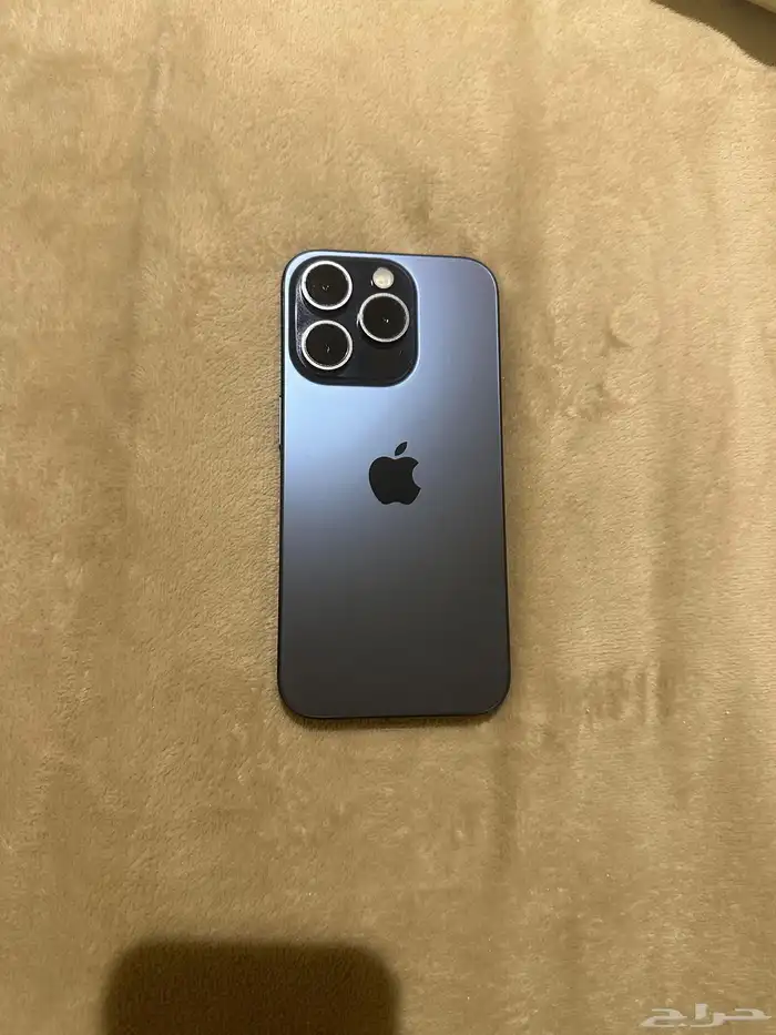 ايفون 15 برو نظيف بكرتونه بيعه مستعجله 1