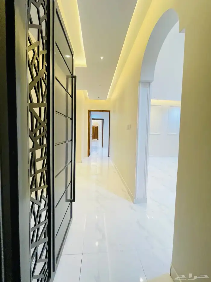 للبيع ادوار ارضي بحوش مدخل سيارة من 550 الف شمال الخميس 6