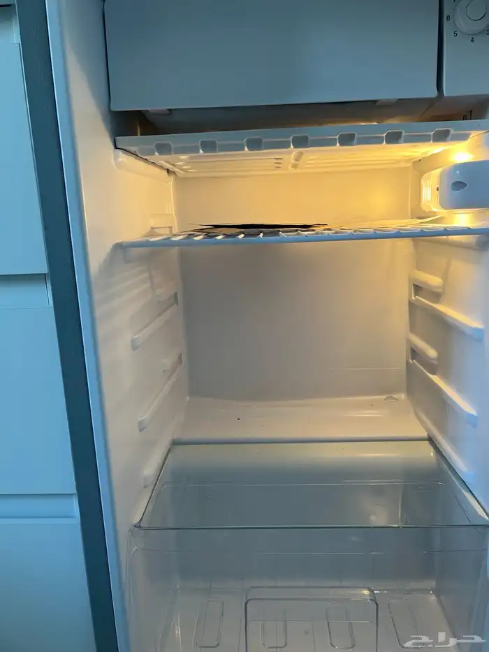 ثلاجتين صغير لونهم رمادي وحده جديده ب250 والثانيه 150 1