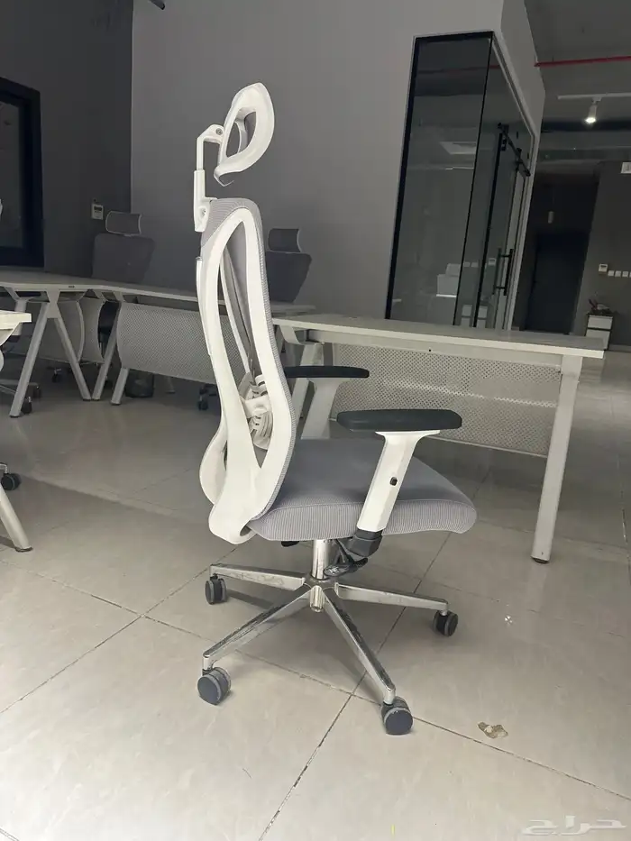 كراسي مكتب وطاولات 4