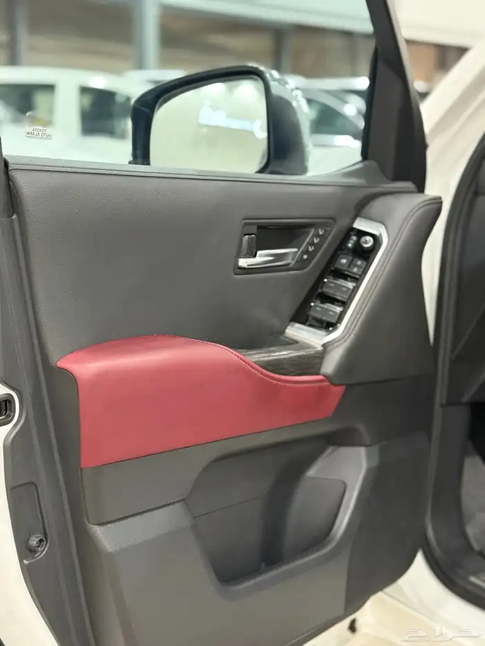 تويوتا لاندكروزر 2023 VX.R بنزين عداد 71 الف فقط 14